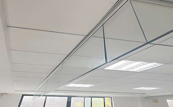 前海街道玻璃挡烟垂壁