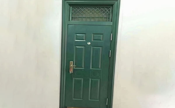 前海街道学校教室门