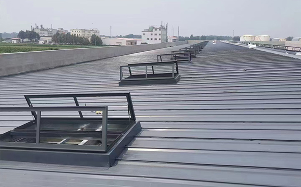 某中学室内体育馆前海街道排烟窗改造项目