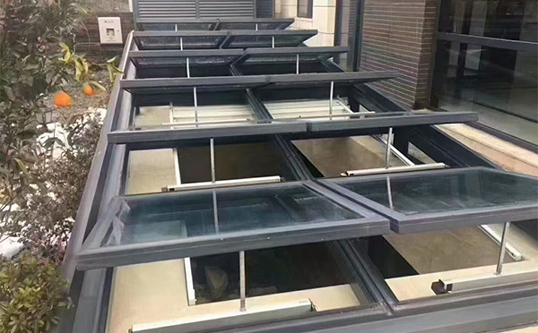 某轨道交通车辆维修车间前海街道排烟窗应用