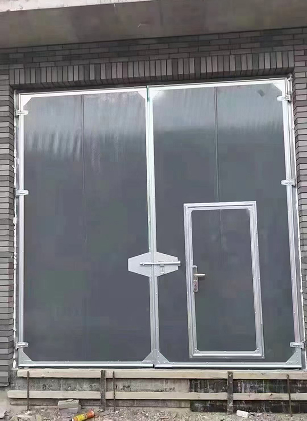 前海街道工业平开门在大型设备制造车间的应用实例